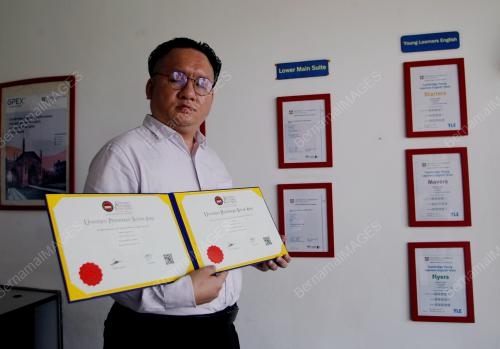 DR CHOW SAK CHIN