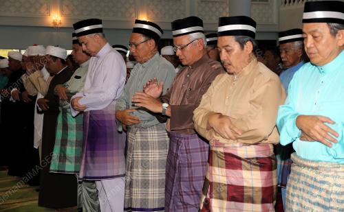 PK04_04072014_SULTAN_SOLAT