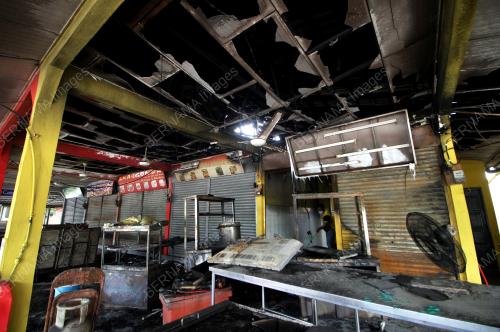 PK04_04082021_KEBAKARAN_KEDAI