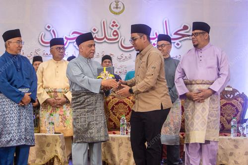 DATUK SERI SAARANI MOHAMAD