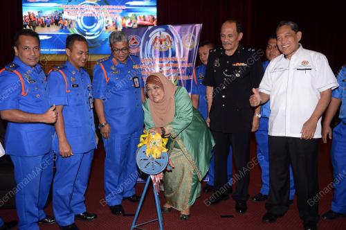 PK04_05102016_FORUM