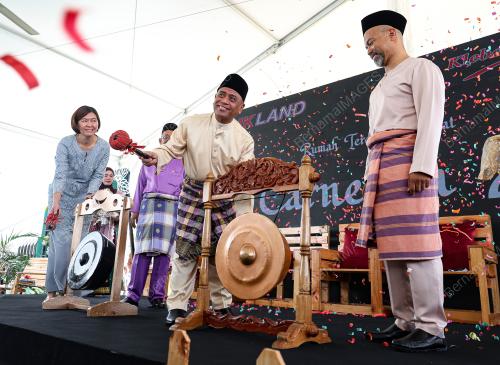 DATUK SERI SAARANI MOHAMAD