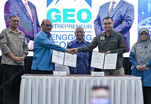 DATUK SERI SAARANI MOHAMAD