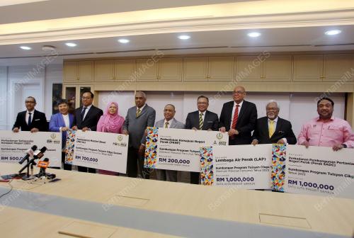 DATUK SERI SAARANI MOHAMAD