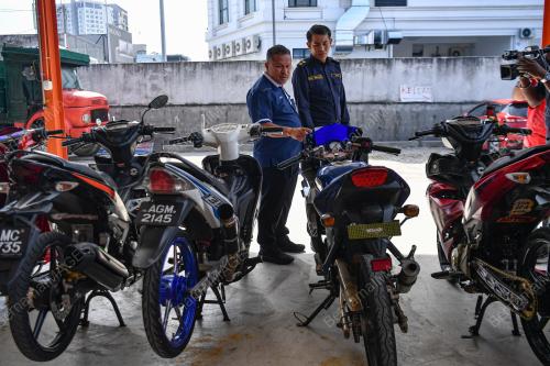 AB AZIZ AWANG TEH