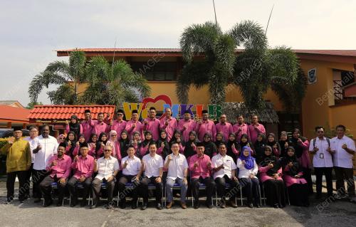 YANG BERHORMAT WONG KAH WOH