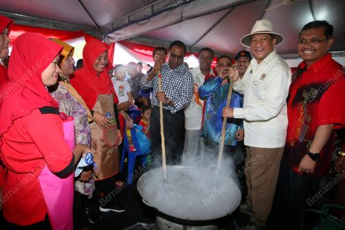 PK04_11012014_PESTA