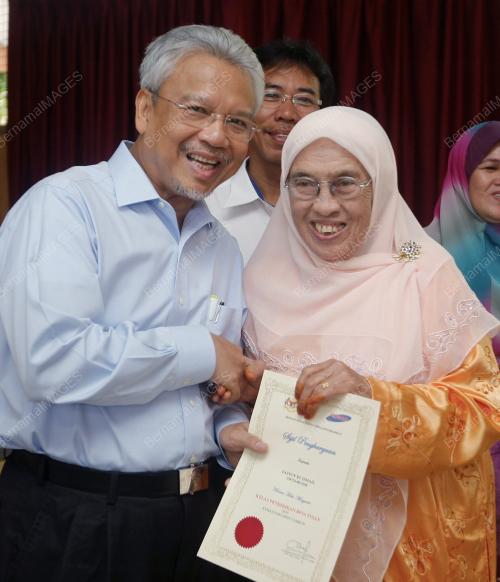 HUSNI HANADZLAH