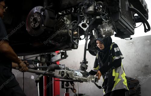KHAIRIN QISSTINA
