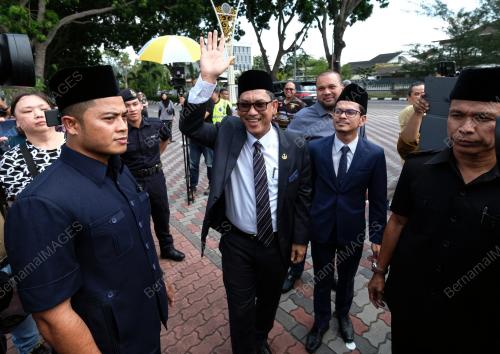 DATUK SERI AHMAD FAIZAL AZUMU