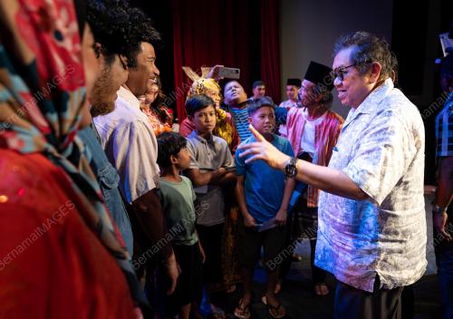 TEATER DATUK LAT