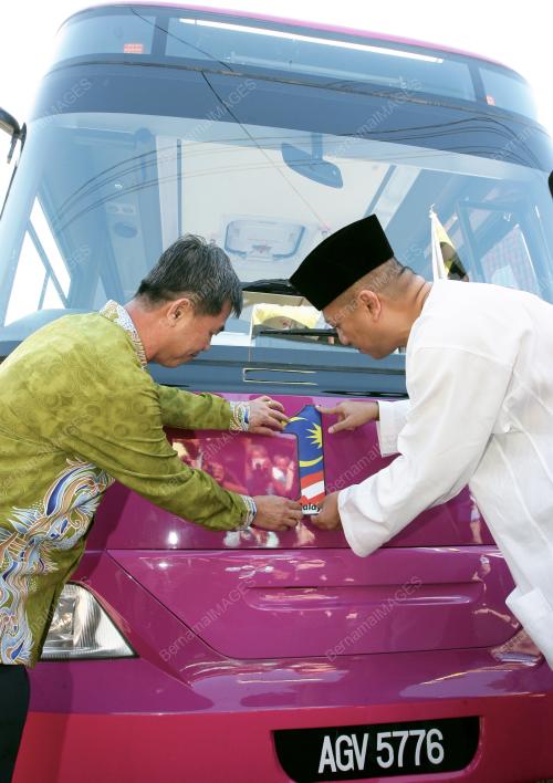 NAZRI AZIZ