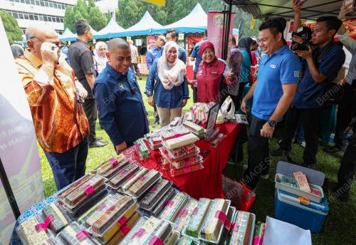 DATUK SERI SAARANI MOHAMAD