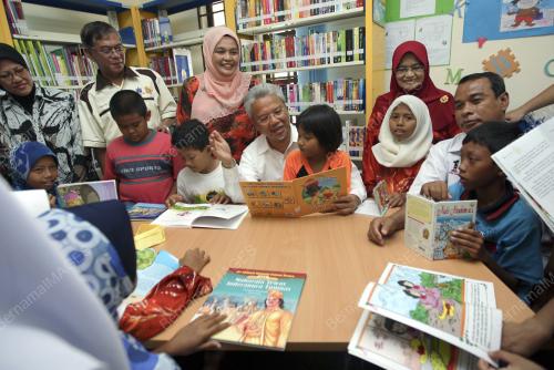HUSNI HANADZLAH