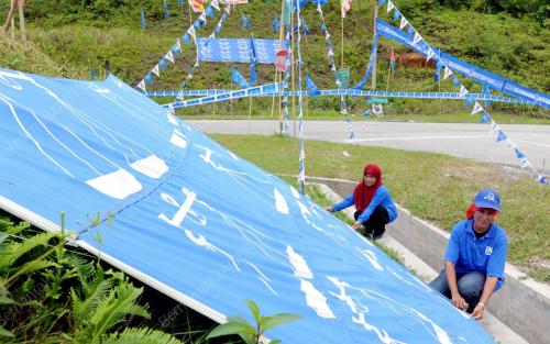 PK04_14042013_BENDERA