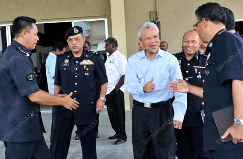 DATUK SERI AHMAD HUSNI HANADZLAH