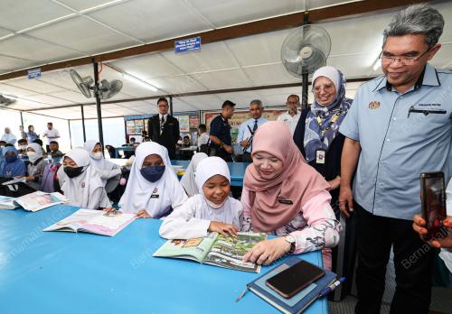 FADHLINA SIDEK