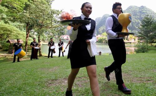 PK04_17042015_WAITERS_RACE