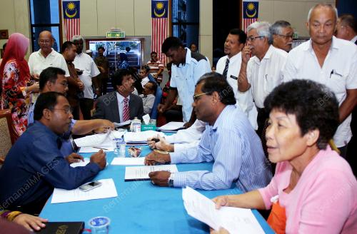 PK04_17072012_BERTEMU_PELANGGAN