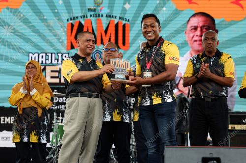 DATUK SERI SAARANI MOHAMAD