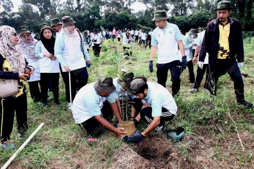 DATUK SERI DR MOHD UZIR MAHIDIN