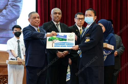 DATUK SERI SAARANI MOHAMAD