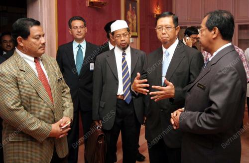 MOHD NIZAR JAMALUDDIN
