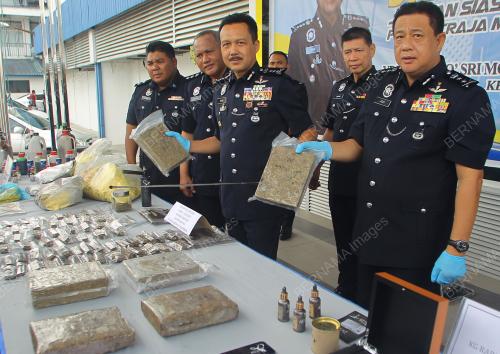 DATUK SERI MOHD YUSRI HASSAN BASRI