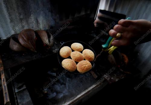 KUIH BAHULU SECARA TRADISIONAL