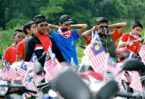PK04_19072012_BENDERA