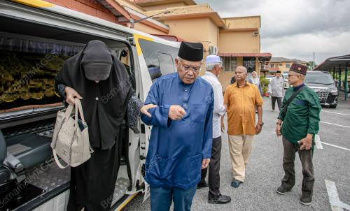 DATUK SERI HAMZAH ZAINUDDIN
