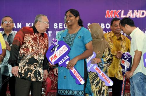PK04_20072012_MK_LAND