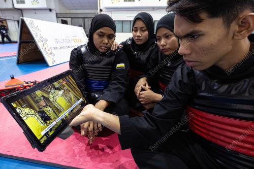 TINJAUAN PERTABALAN YANG DI-PERTUAN AGONG