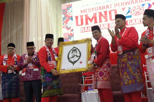 DATUK DR ASYRAF WAJDI DUSUKI