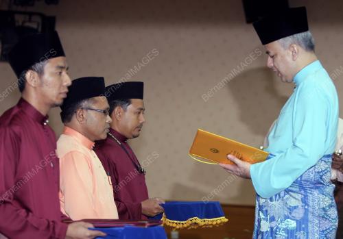 RAJA DR. NAZRIN SHAH