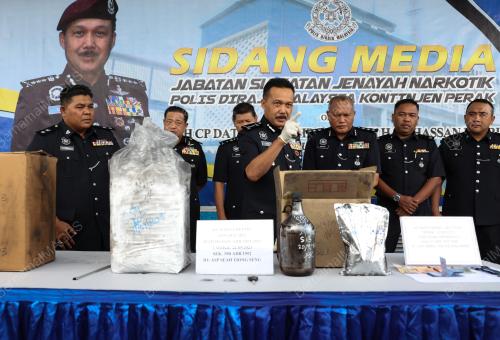 DATUK SERI MOHD YUSRI HASSAN BASRI