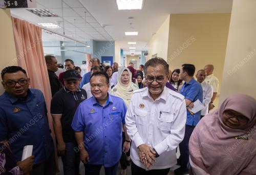 DATUK SERI DR DZULKEFLY AHMAD