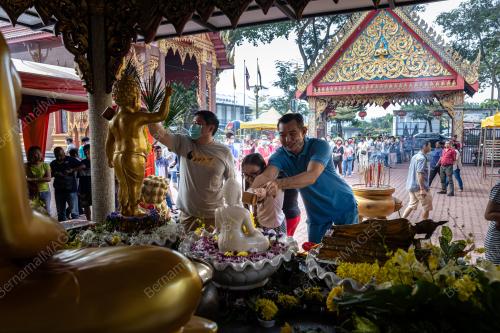 TINJAUAN SAMBUTAN HARI WESAK