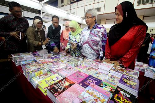 PK04_22122015_BOOK_FEST