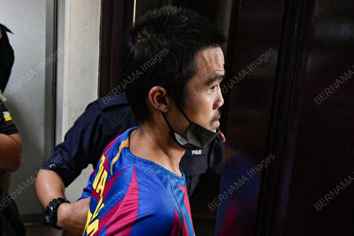 KES MEMILIKI SENJATA API TIRUAN