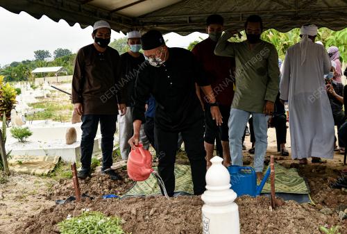 ALLAHYARHAMAH PUAN SRI AINON ABDUL GHANI