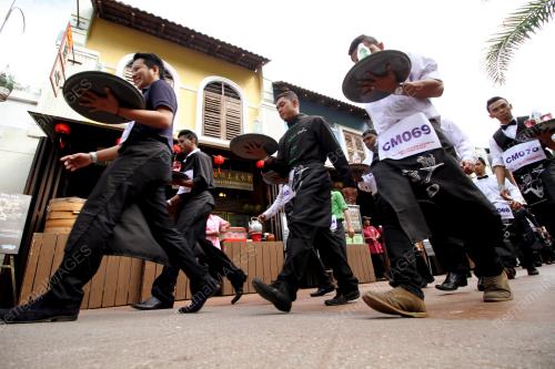 PK04_24052015_WAITER_RACE