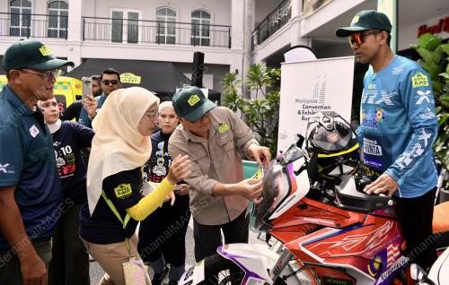DATUK SERI SHAMSUL ANUAR NASARAH