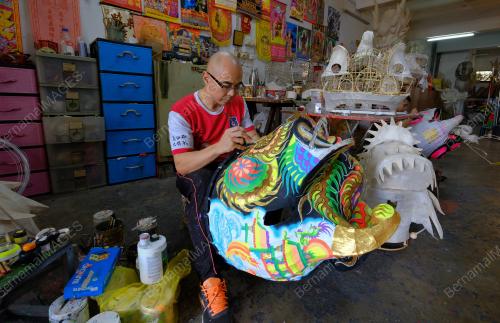 PEMBUATAN ALATAN TARIAN SINGA