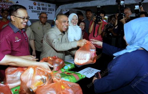 DATUK SERI SAARANI MOHAMAD