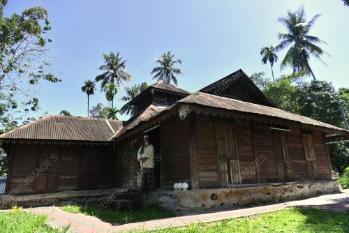 MASJID RAJA KAMPUNG CHEPOR LENGGONG