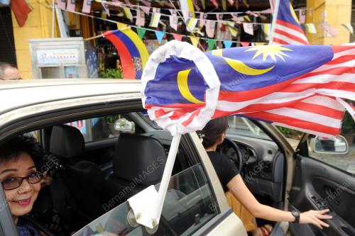 PK04_26082015_BENDERA