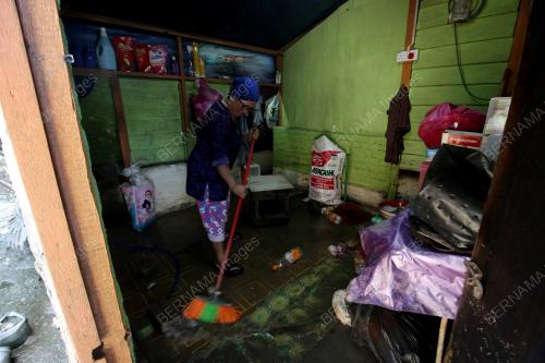 MANGSA BANJIR DI CHANGKAT JONG
