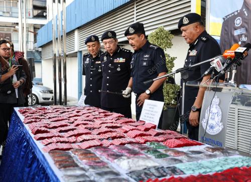 DATUK SERI MOHD YUSRI HASSAN BASRI