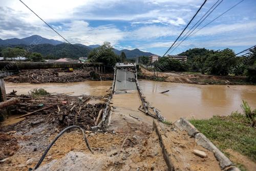 JAMBATAN LAMA SUNGAI SLIM